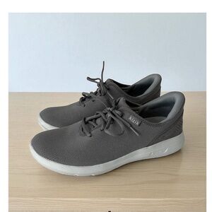 Kizik Madrid hands free sneakers grey 10.5